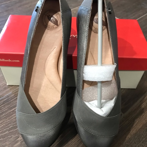 Nurture by Dillard’s Flat in Pewter Sz 8 - Picture 2 of 3